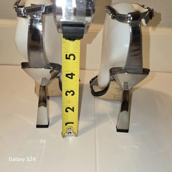 Marc Fisher Karima Ankle Strap Sandal Size: 7 Color: Pewter New💞 - Picture 4 of 7